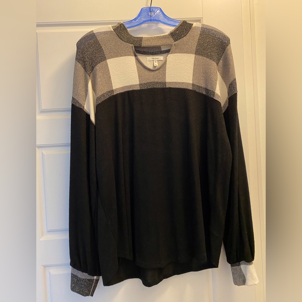 Maurices cut out mock neck top, size XL